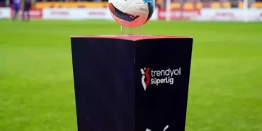 Süper Lig'de beklenmedik ayrılık! Geçen yıl takımına şampiyonluk yaşatan teknik direktörle yollar ayrıldı.